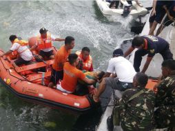 Dos personas fueron atendidas por médicos debido a que presentaban leves heridas. EFE /