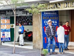 Casa de Cambio. Las empresas que solamente importan o que tienen pasivos en dólares son las afectadas. EL INFORMADOR / P. Franco