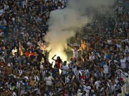 La porra del equipo de Rayados de Monterrey generó los daños durante el encuentro del domingo pasado. MEXSPORT / ARCHIVO