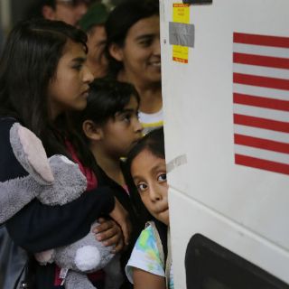 Redadas en EU afectan asistencia de niños migrantes a escuelas