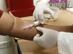 El virus puede propagarse cuando una persona está en contacto con superficies, equipos y objetos contaminados con sangre infectada. EL INFORMADOR / ARCHIVO