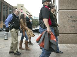 De acuerdo con datos de Seguridad Pública, unas 922 mil personas están autorizadas a portar consigo armas. AP / ARCHIVO