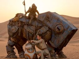 Los récords que sí tiene son, entre otros, el estreno con mejor taquilla de Disney y la cinta más taquillera de 2015. TWITTER / @StarWarsLATAM