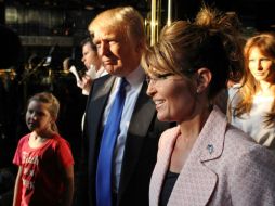 Trump se ha mostrado 'honrado' del apoyo de la ex gobernadora de Alaska. AP / ARCHIVO