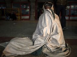 Muchos indigentes y personas sin hogar viven en los alrededores del Vaticano. AFP / ARCHIVO