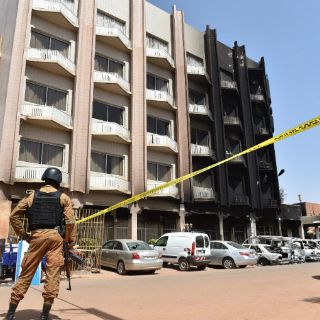 Seis, los atacantes del hotel en Burkina Faso: Francia