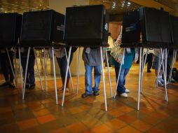 Se estima que cada año, un total de 803 mil latinos se convierten en personas elegibles para votar. AFP / ARCHIVO
