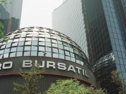 En el mercado de renta variable se operó un volumen de 395.9 millones de títulos, por un importe de 11 mil 725.5 millones de pesos. NTX / ARCHIVO