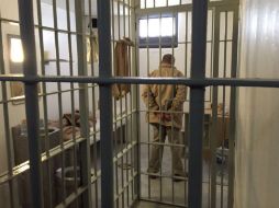 Apuntan que actualmente, 'El Chapo' goza de la ropa de invierno como chamarra y cobijas. SUN / ARCHIVO