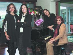 Felices con la festejada. Carmelita Barone con sus hijas Mayi y Lorena, y su nieta Camia.  /