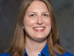 Buffalo nombró a Kathryn Smith como entrenadora de control de calidad de equipos especiales. TWITTER / @buffalobills