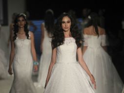 Destacan los corsés llenos de pedrería y regresa el corte sirena. EL INFORMADOR / F. Atilano