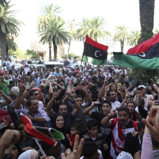 Muere un policía linchado por manifestantes en Túnez