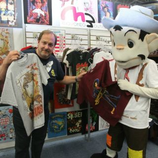 Lanzan línea de playeras de Cantinflas