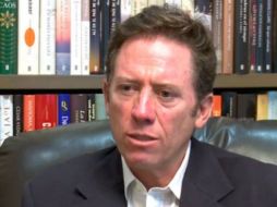 Carlos Tello se integra al selecto grupo de literatos que han obtenido el premio como Elena Poniatowska y José Emilio Pacheco. TWITTER / @rtovarydeteresa