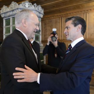 Peña Nieto y Videgaray defienden el peso; dólar supera la barrera de los $19