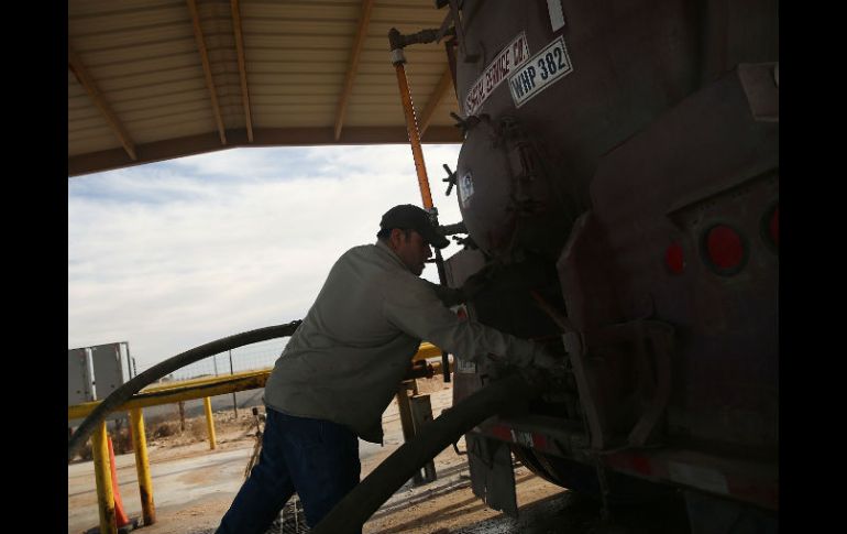 La menor producción se tradujo en una caída del volumen de la exportación neta de hidrocarburos líquidos. AFP / S. Platt
