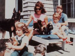 Subastarán desde una cama en la que durmió el presidente, hasta un portarretratos con Jackie Kennedy. AP / ARCHIVO