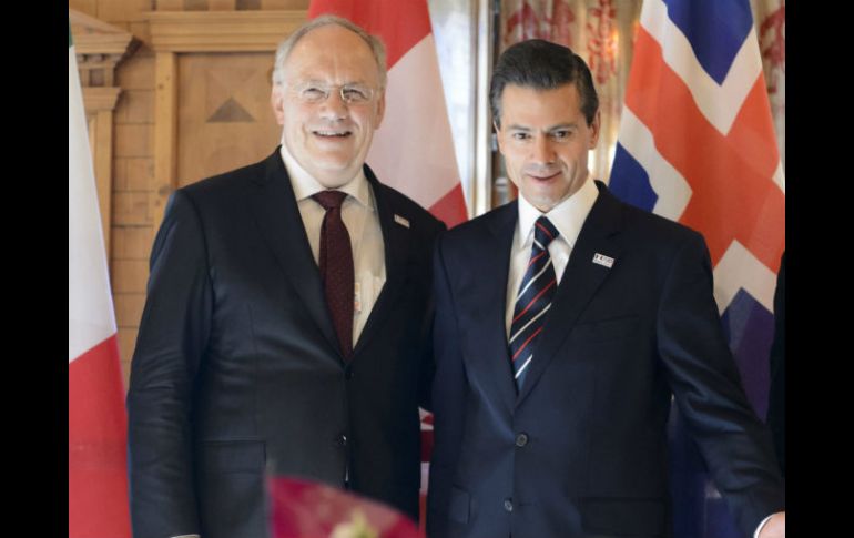 Peña Nieto y Schneider-Amann estuvieron juntos en Davos. EFE / L. Gillieron