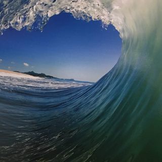 Surfistas exponen fotografías de costas mexicanas