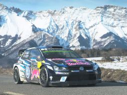 Líder. Ell francés Sébastien Ogier en Montecarlo. EFE / N. Mitsouras