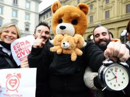Al grito de '¡Italia, despiértate, es hora de ser civil!', manifestantes piden el reconocimiento de las uniones homosexuales. EFE / M. Degl'innocenti