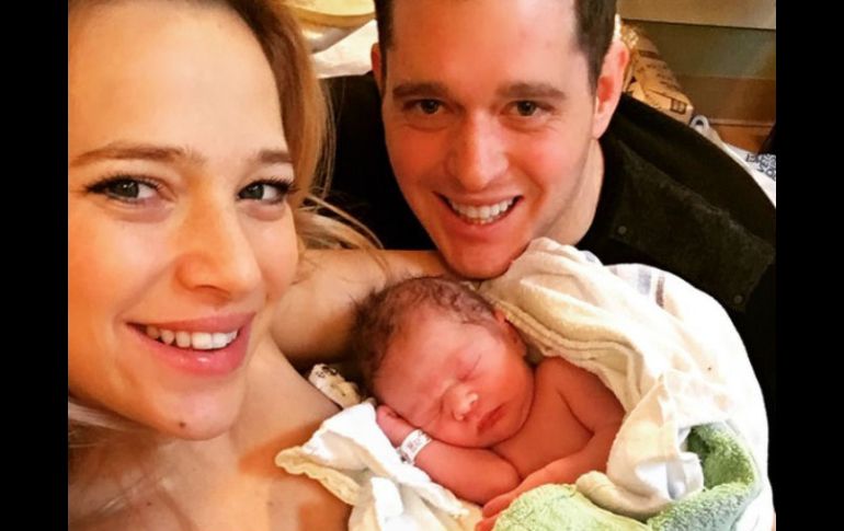 ''Y ahora somos 4... ¡Les presento al hermanito de Noah! ¡Elías Buble!'', escribió. INSTAGRAM / michaelbuble