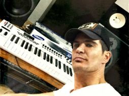 El cantante señaló que el nuevo material aún no tiene nombre, pero esperan tenerlo listo muy pronto. TWITTER / @Julio_Camejo