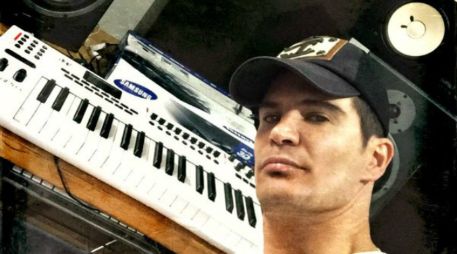 El cantante señaló que el nuevo material aún no tiene nombre, pero esperan tenerlo listo muy pronto. TWITTER / @Julio_Camejo