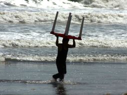 Indican reportes que se presentan olas de hasta cinco metros de altura. Piden precaución a los pobladores. SUN / ARCHIVO