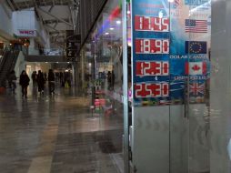 La divisa norteamericana se adquiere en mínimo de 17.59 pesos. SUN / ARCHIVO