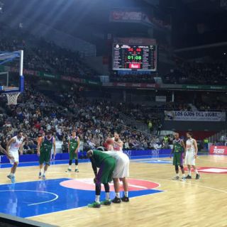 Gustavo Ayón queda cerca de marca personal