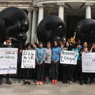 Bailarines de CND protestan en Bellas Artes