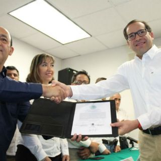 Peralta recibe constancia de mayoría para gubernatura de Colima