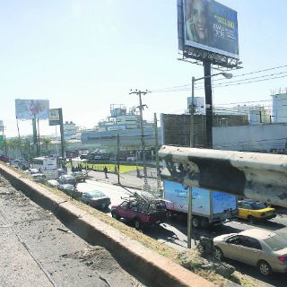 Eluden mantenimiento de protecciones en pasos elevados de Lázaro Cárdenas