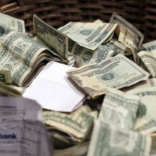 Dólar se recupera y abre en 18.80 pesos en bancos