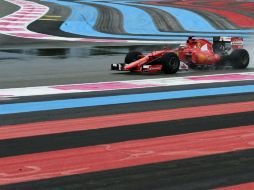 Los tres equipos utilizarán durante los dos días sus coches del 2015. AFP / A. Poujoulat