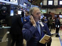 El principal indicador terminó en 15 mil 885.22 enteros. AP / ARCHIVO