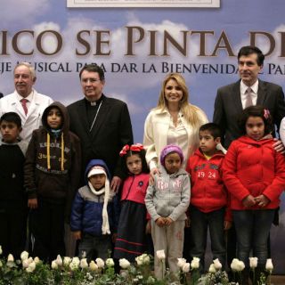 Angélica Rivera presenta disco en honor al Papa Francisco