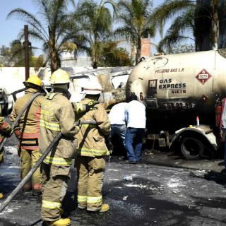 Aseguradora cubrirá gastos de lesionados por explosión de pipa
