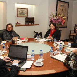 La PGR revisa avances de caso Iguala con el GIEI