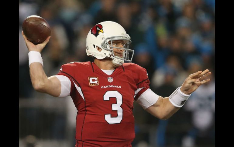 Carson Palmer sufrió cuatro intercepciones y soltó dos balones en el juego por el título de la Conferencia Nacional. AFP / S. Lecka