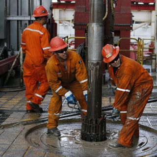 El BM recorta pronóstico del precio del petróleo a 37 dólares