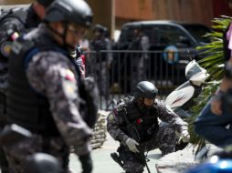 Los alrededores del congreso fueron ocupados por decenas de policías, guardias nacionales y servicios de inteligencia. AP / F. Llano
