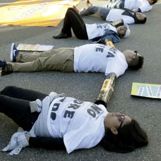 Arrestan a ocho manifestantes contra redadas en Los Ángeles