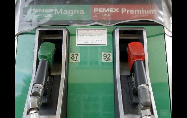 Reducción en precios internacionales de referencia de combustibles compensó impacto cambiario. EL INFORMADOR / ARCHIVO