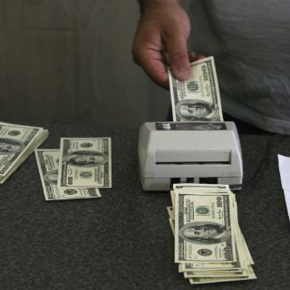 Dólar empieza con descenso; se ofrece en 18.71 pesos