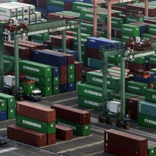 Las exportaciones caen al cierre de 2015: Inegi