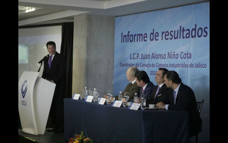 En el informe estuvieron presentes Aristóteles Sandoval, empresarios y algunas autoridades municipales. EL INFORMADOR / R. Tamayo