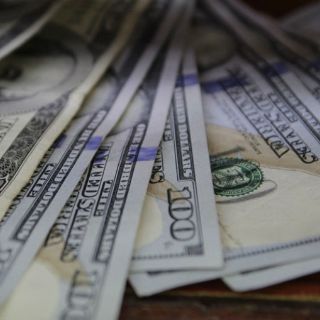 Dólar se mantiene en 18.75 pesos en bancos capitalinos